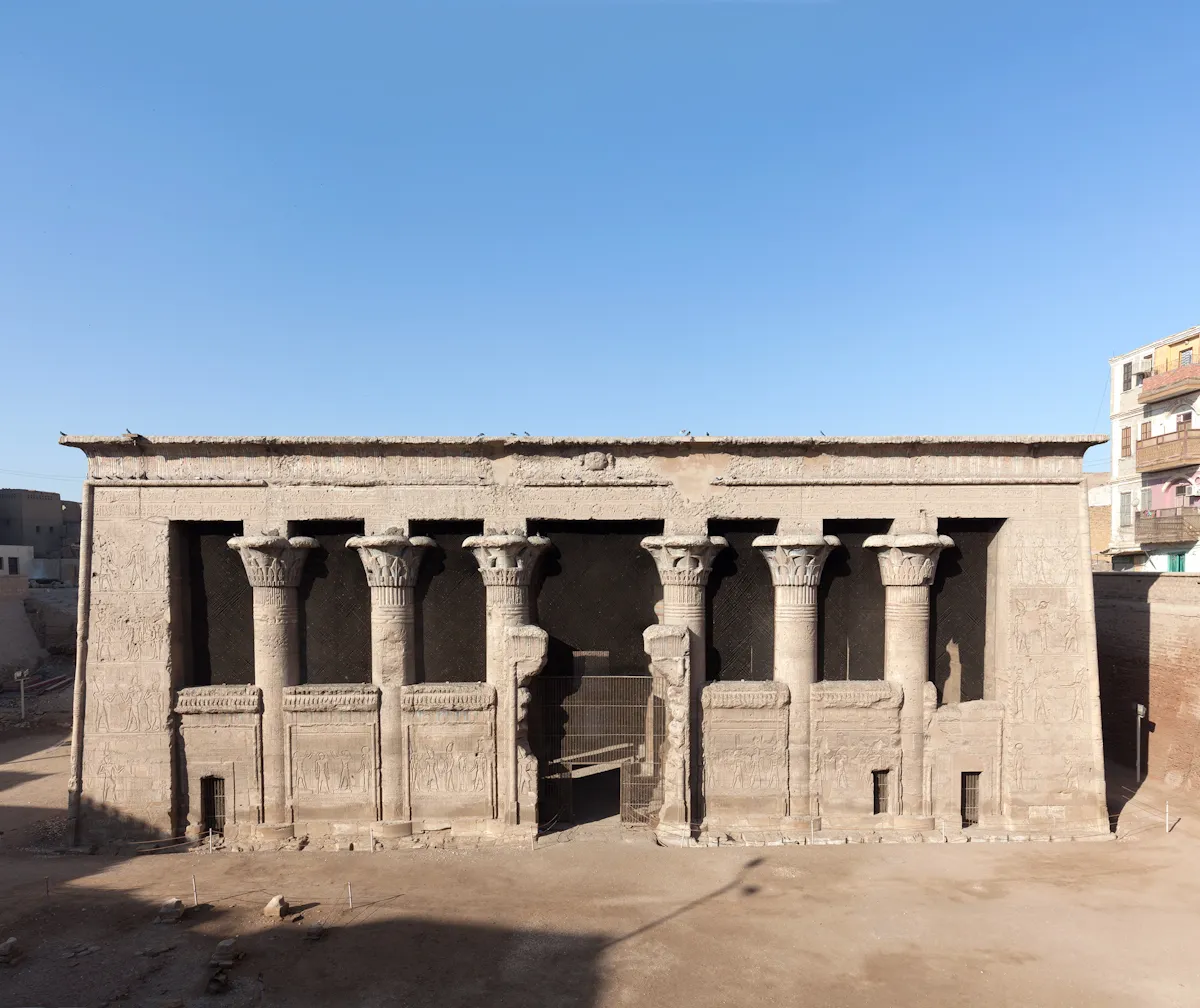 Façade du Temple de Khnoum à Esna en Egypte