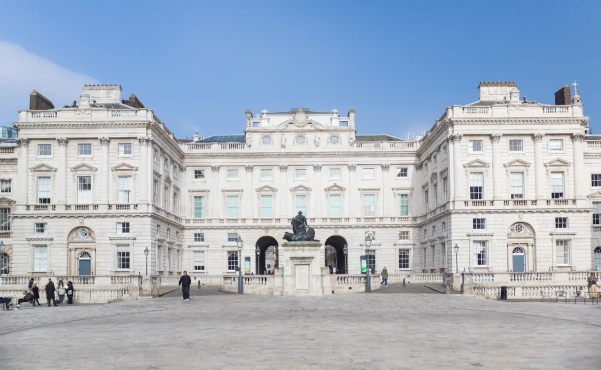Façade sur cour du Somerset House, abritant notamment la Courtauld Gallery, à Londres