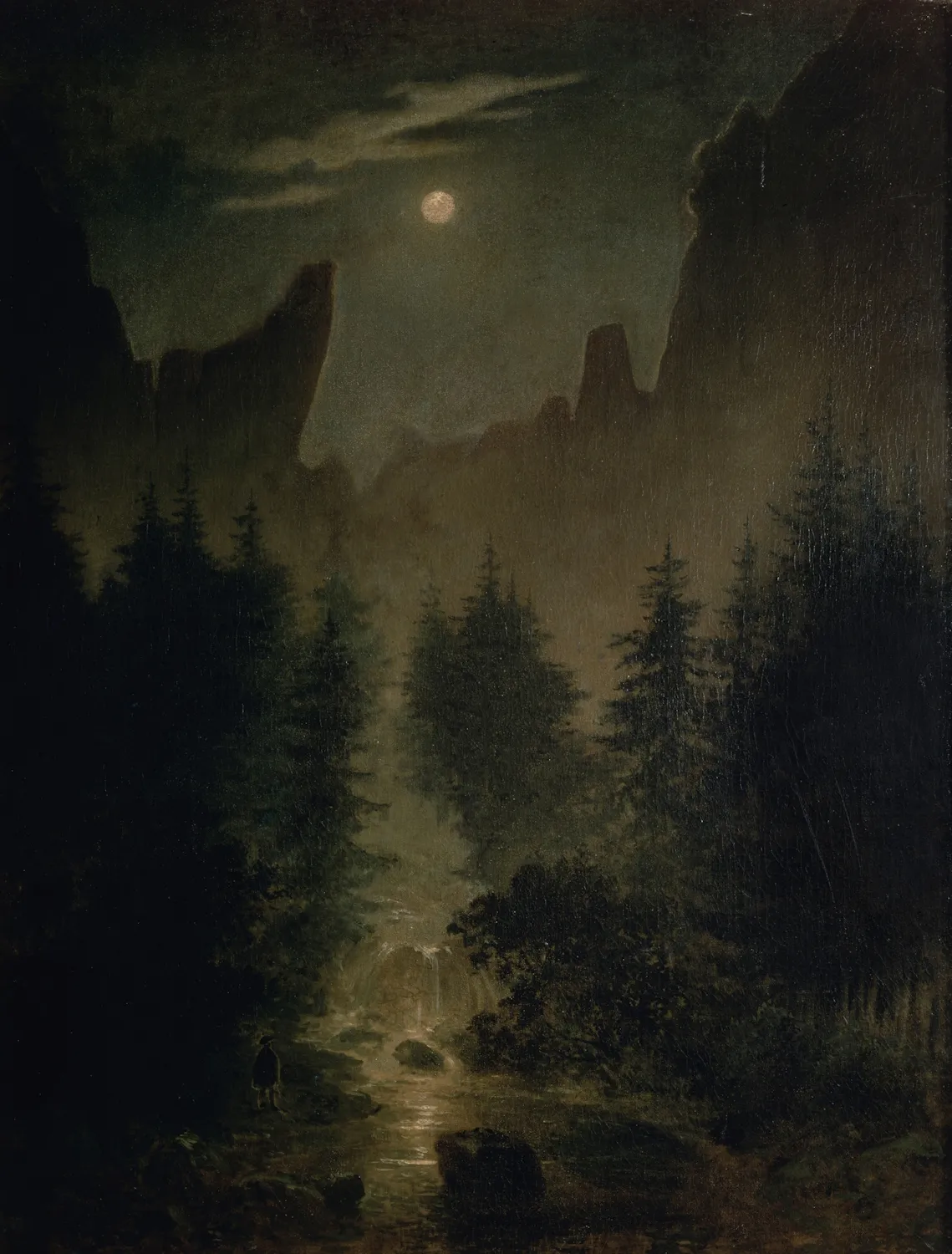 Peinture Caspar David Friedrich représentant un paysage nocture. La moitié inférieure de la représentation présente une forêt de conifères au milieu de laquelle coule un petit cours d'eau. Un personnage se tient sur la rive, près d'une petite cascade. A l'arrière plan, qui occupe la moitié supérieure de la toile, les cimes d'une chaîne de montagnes se dessinent sur le ciel nocture. Une petite pleine lune brillante est visible.
