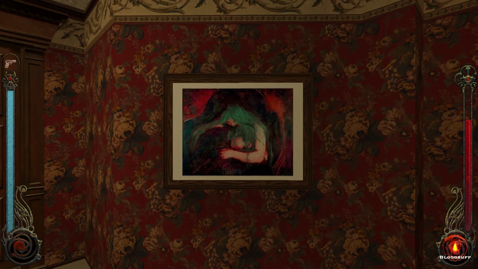 L'image est une capture d'écran du jeu Vampire: The Masquerade – Bloodlines. La caméra, qui adopte le point de vue du personnage joueur, nous montre le mur d'une pièce, tapissé d'un papier peint rouge à motifs floraux, et auquel est accroché un tableau du peintre Edvard Munch.