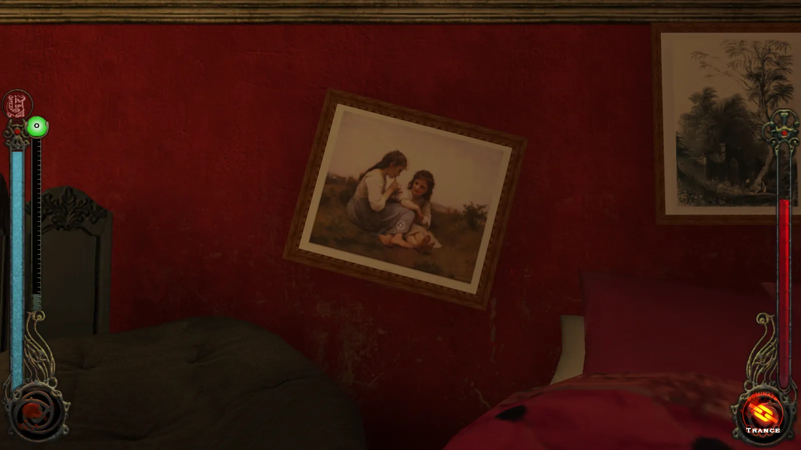 L'image est une capture d'écran du jeu Vampire: The Masquerade – Bloodlines. La caméra, qui adopte le point de vue du personnage joueur, nous montre une pièce aux murs rouges meublés d'un lit et d'un fauteuil. Entre les deux est accroché au mur un tableau du peintre William Bouguereau