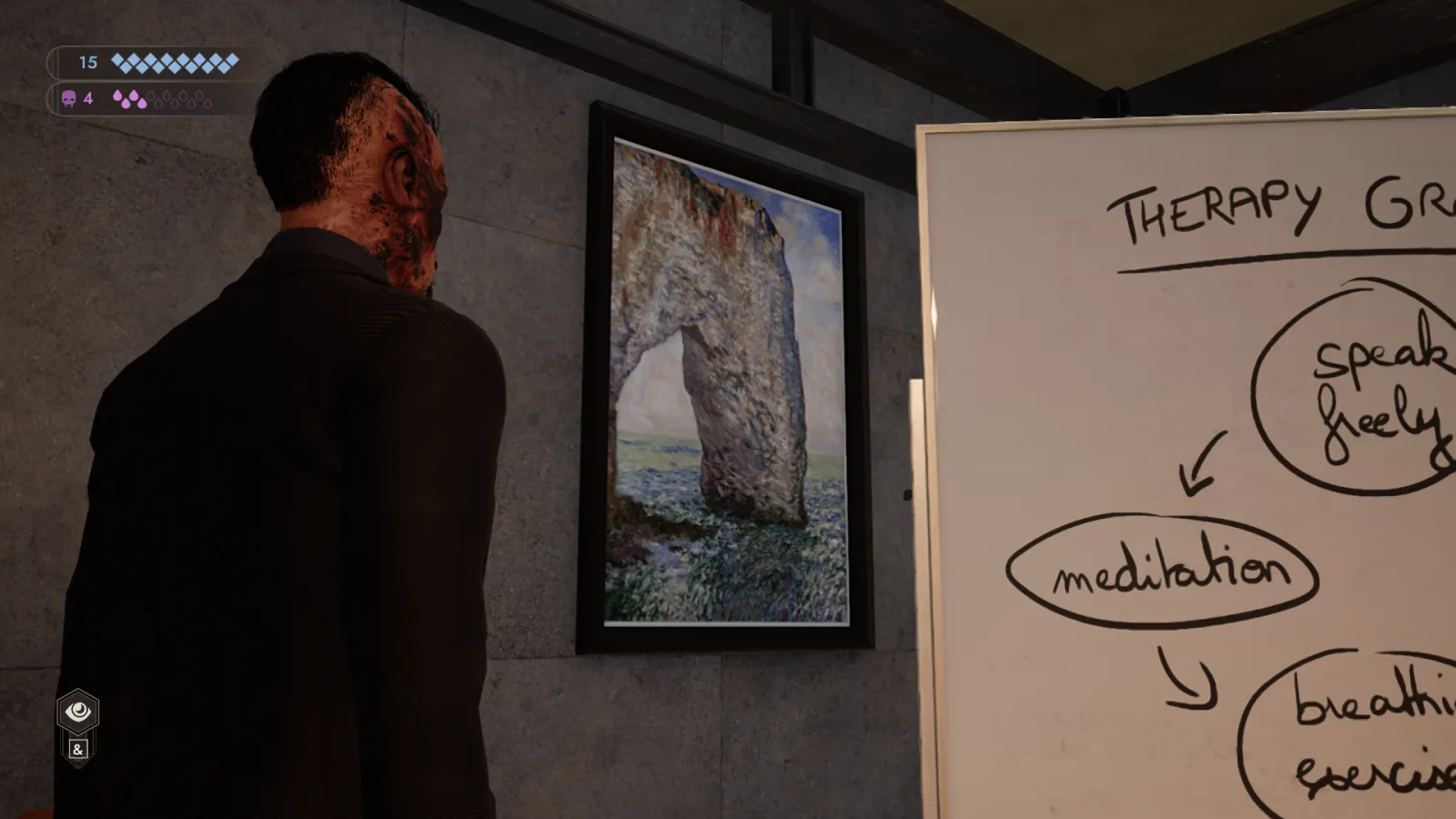 L'image est une capture d'écran du jeu vidéo Vampire: The Masquerade – Swansong. On y voit le personnage joueur de dos, dans une pièce aux murs gris. Un paperboard avec un schema tracé au feutre noir est posé à ses côtés, à droite de l'image. Face au personnage, sur le mur, est accroché un tableau représentant la Manneporte d'Etretat.