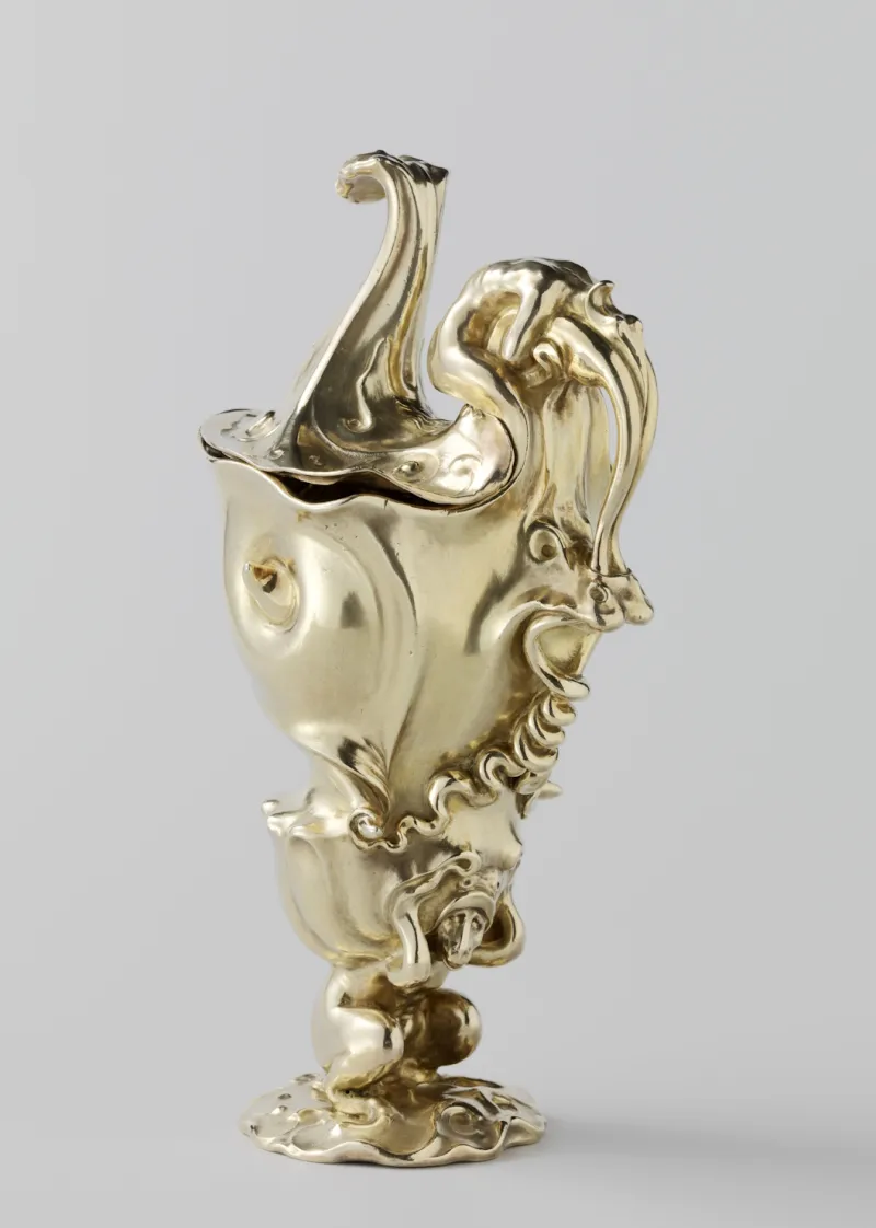 Aiguière en argent doré