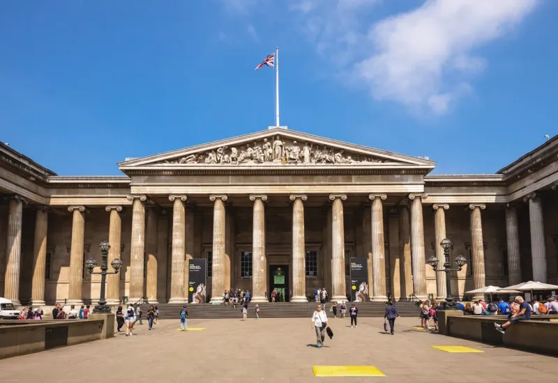 Façade du British Museum à Londres
