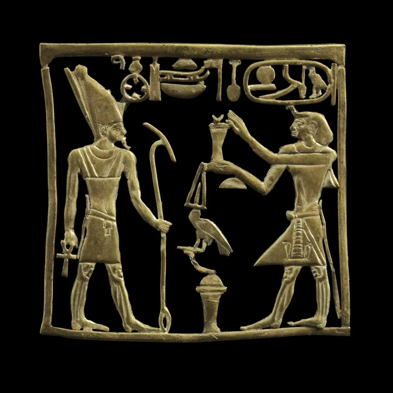 Plaque en or ajourée représentant Amenemhat IV faisant une offrande au dieu Atoum