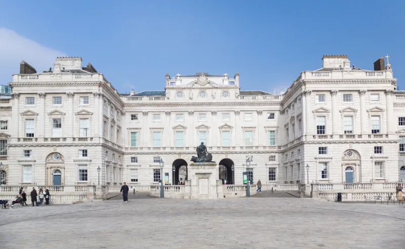 Façade sur cour du Somerset House, abritant notamment la Courtauld Gallery, à Londres