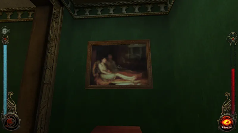 L'image est une capture d'écran du jeu Vampire: The Masquerade – Bloodlines. La caméra, qui adopte le point de vue du personnage joueur, nous montre un intérieur dont les murs sont peints en vert sapin. Le pan de mur visible à l'image correspond au bout d'un couloir, le chambranle d'une porte est visible à gauche. Au centre de l'image, un tableau du peintre John William Waterhouse est accroché au mur