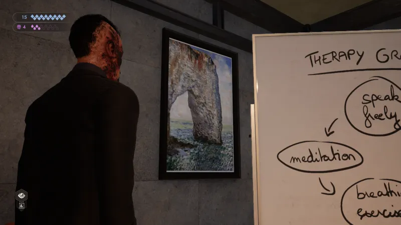 L'image est une capture d'écran du jeu vidéo Vampire: The Masquerade – Swansong. On y voit le personnage joueur de dos, dans une pièce aux murs gris. Un paperboard avec un schema tracé au feutre noir est posé à ses côtés, à droite de l'image. Face au personnage, sur le mur, est accroché un tableau représentant la Manneporte d'Etretat.