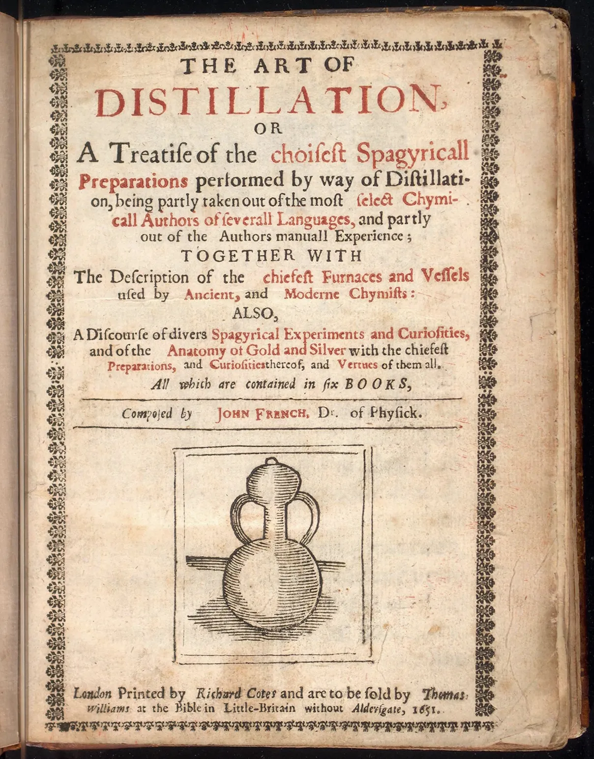 L'image est une photographie de la page de garde de l'ouvrage The Art of Distillation écrit par John French en 1651